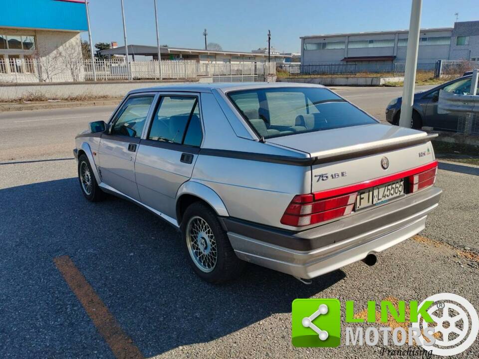 Image 7/10 of Alfa Romeo 75 1.8 (1991)