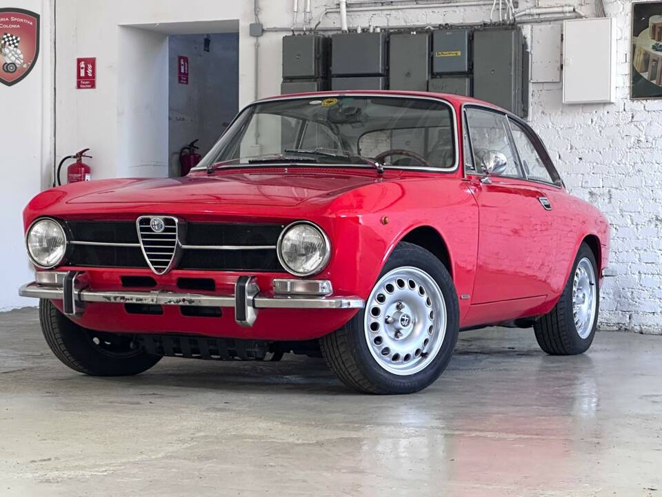 Bild 3/63 von Alfa Romeo Giulia GT 1300 Junior (1973)