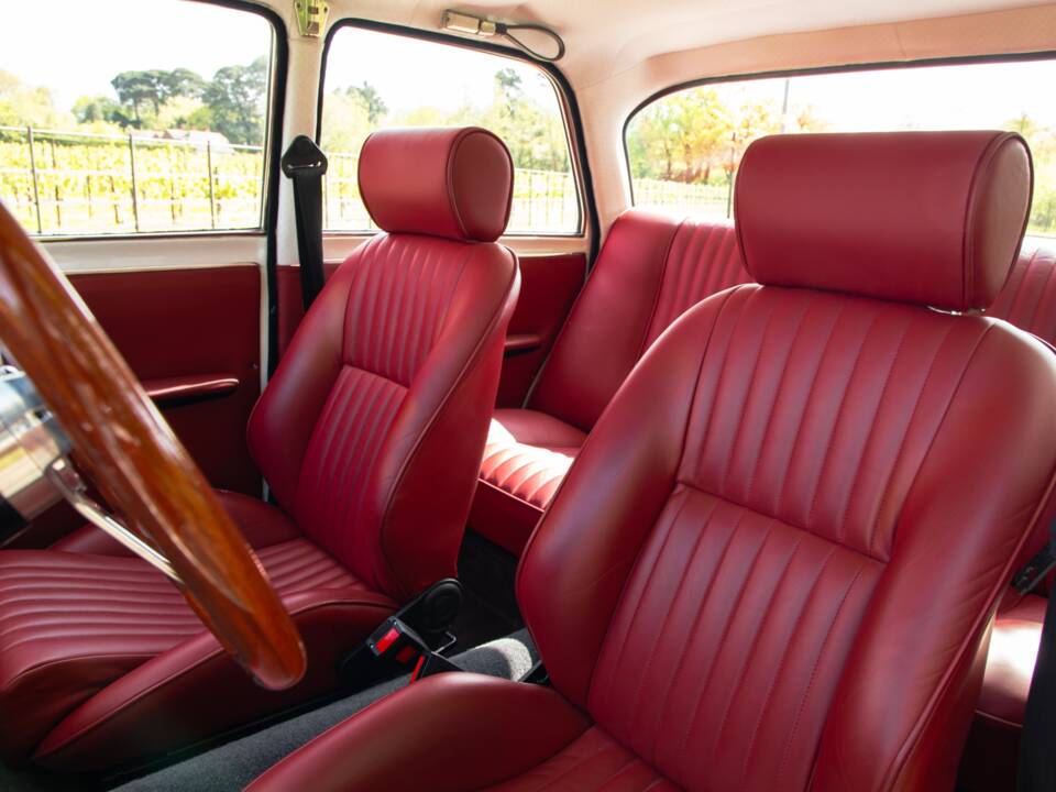 Image 29/50 de Alfa Romeo Giulia Nuova Super 1600 (1968)