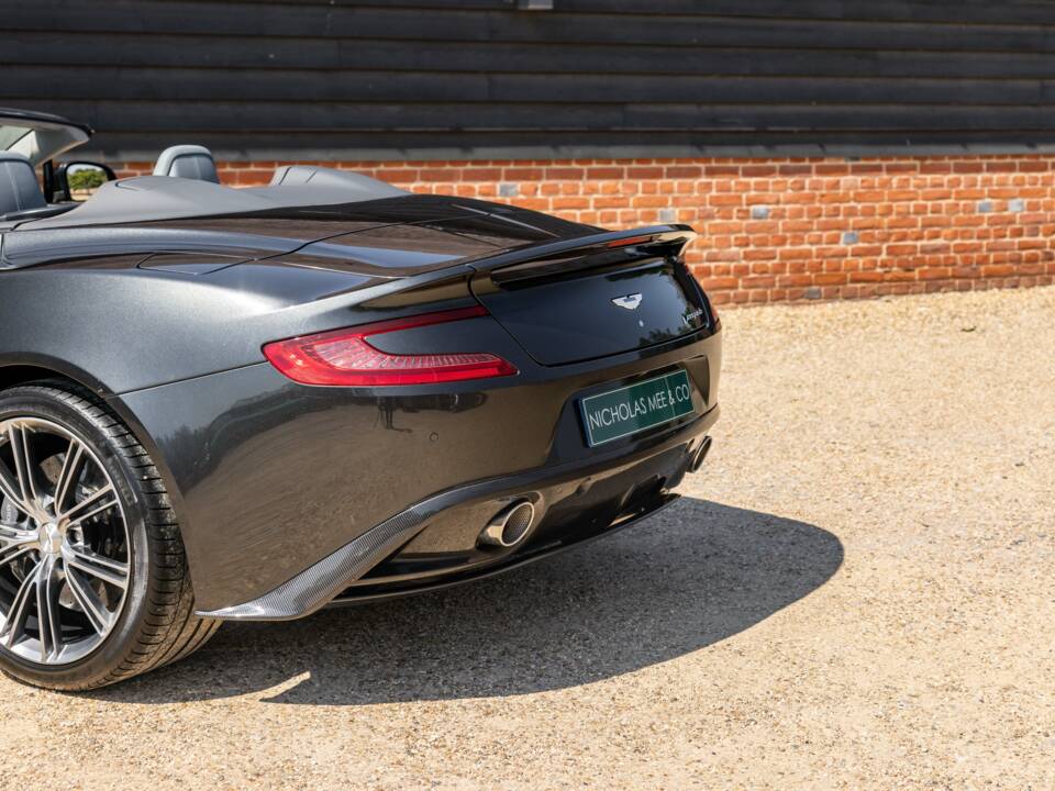 Imagen 50/57 de Aston Martin Vanquish Volante (2015)