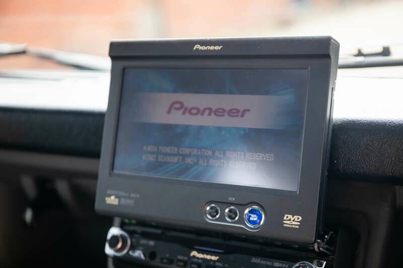 Image 23/50 of Land Rover Defender 90 "50th Anniversary" (1998)