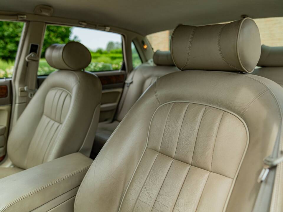 Bild 23/50 von Jaguar XJ6 3.2 (1995)