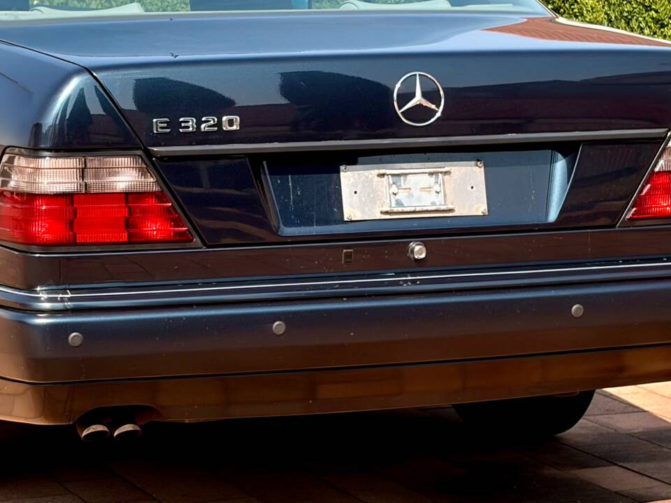 Image 6/16 of Mercedes-Benz E 320 (1996)