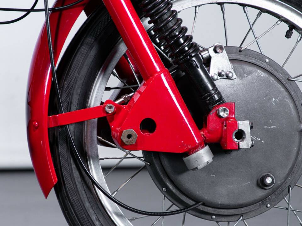 Image 23/50 of Moto Guzzi DUMMY (1948)