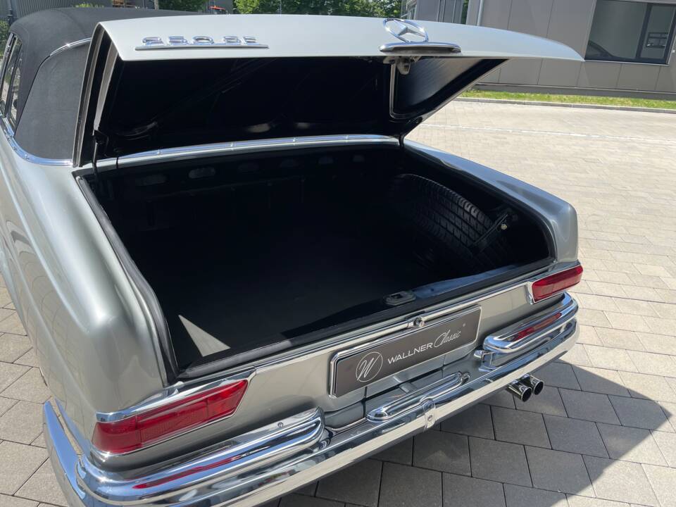 Image 24/47 of Mercedes-Benz 250 SE (1966)