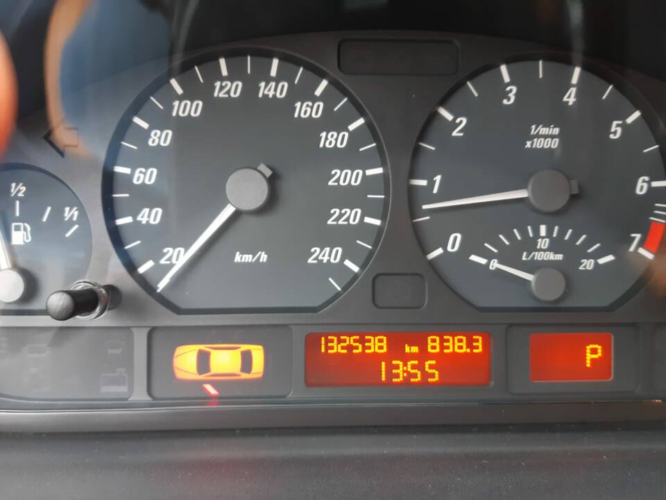 Image 7/8 of BMW 325Ci (2004)
