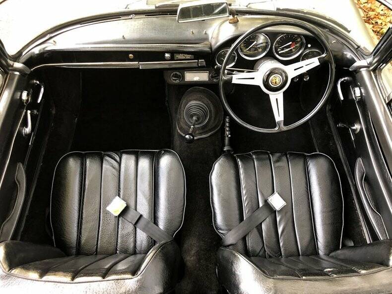 Image 40/50 of Alfa Romeo 2600 Spider (1964)