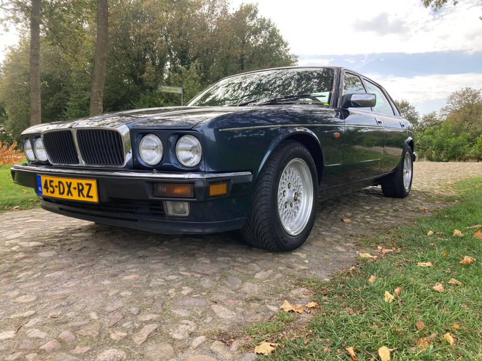 Image 5/37 de Jaguar XJ12 6.0 (1993)