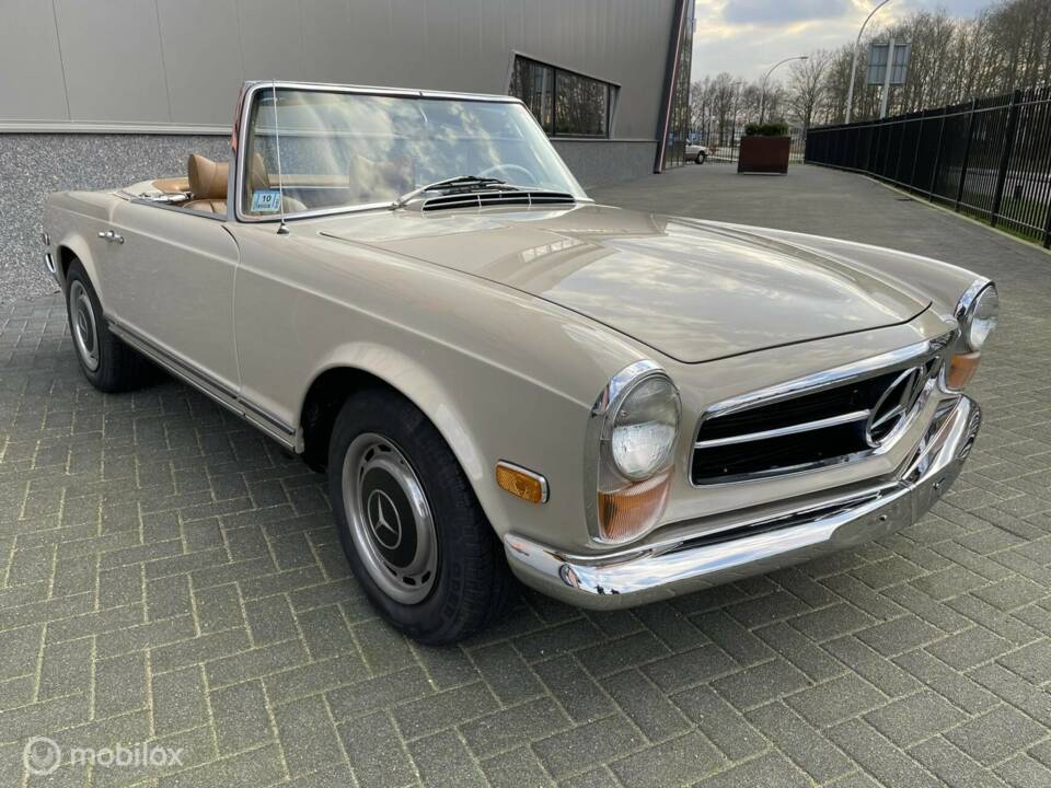 Afbeelding 4/20 van Mercedes-Benz 280 SL (1970)