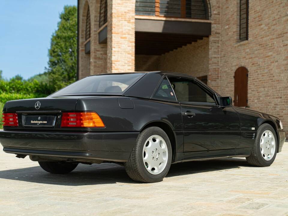 Image 7/50 of Mercedes-Benz 300 SL (1990)