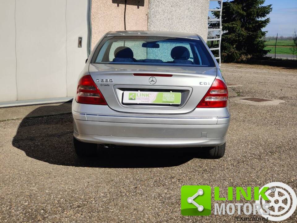 Bild 2/10 von Mercedes-Benz C 220 CDI (2000)