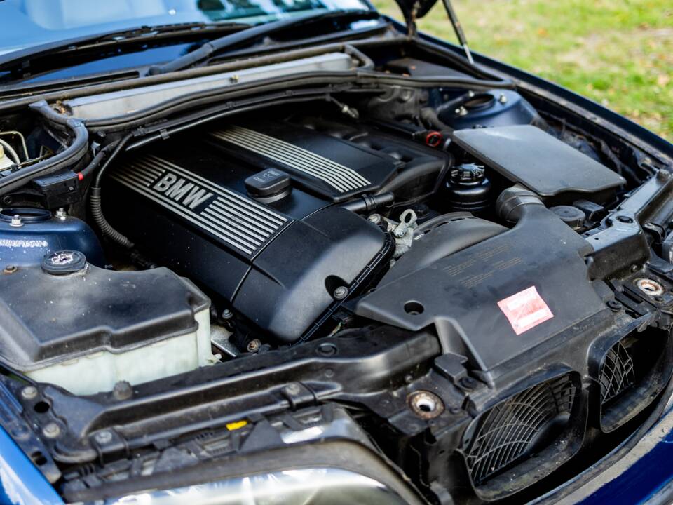Image 5/38 of BMW 325i (2002)
