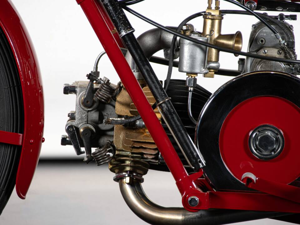 Immagine 25/50 di Moto Guzzi 250 SS (1930)