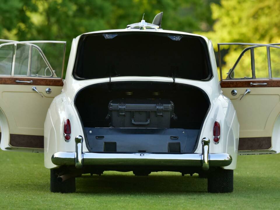 Bild 38/50 von Bentley S 2 (1961)