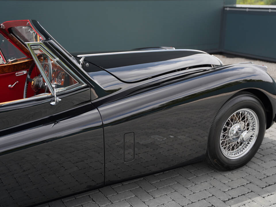 Image 40/50 of Jaguar XK 140 DHC (1956)