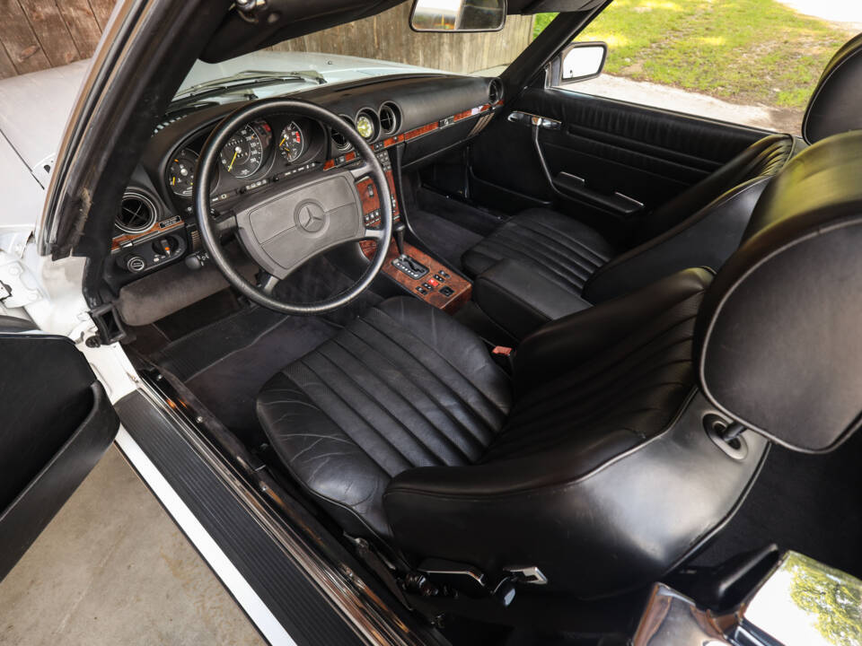 Image 35/85 of Mercedes-Benz 560 SL (1986)