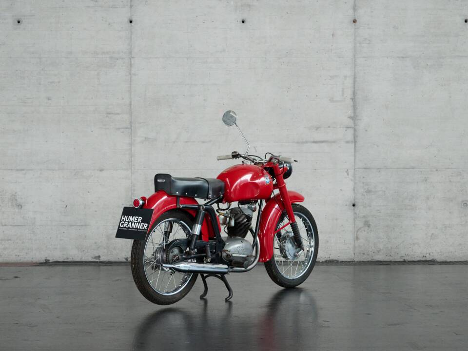 Image 17/28 of MV Agusta 125 TR (1958)