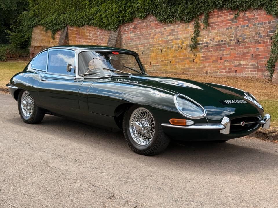 Image 1/30 de Jaguar Type E (2+2) (1966)
