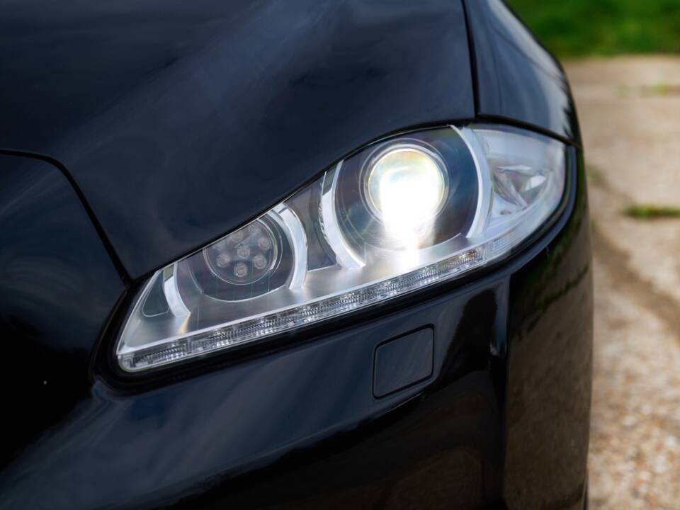 Bild 23/50 von Jaguar XJ 5.0 (2011)