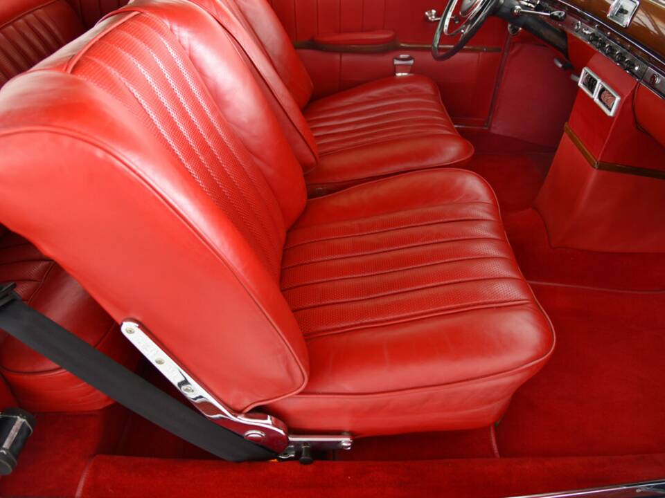 Bild 27/38 von Mercedes-Benz 220 SE (1960)