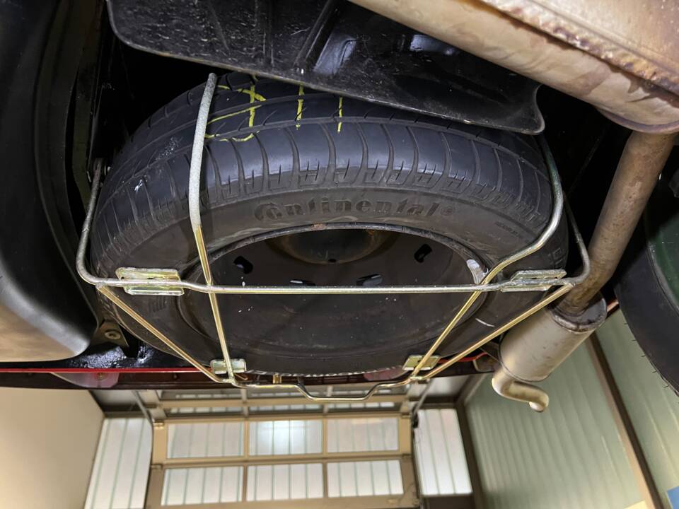 Image 35/39 of Peugeot 204 Convertible (1968)