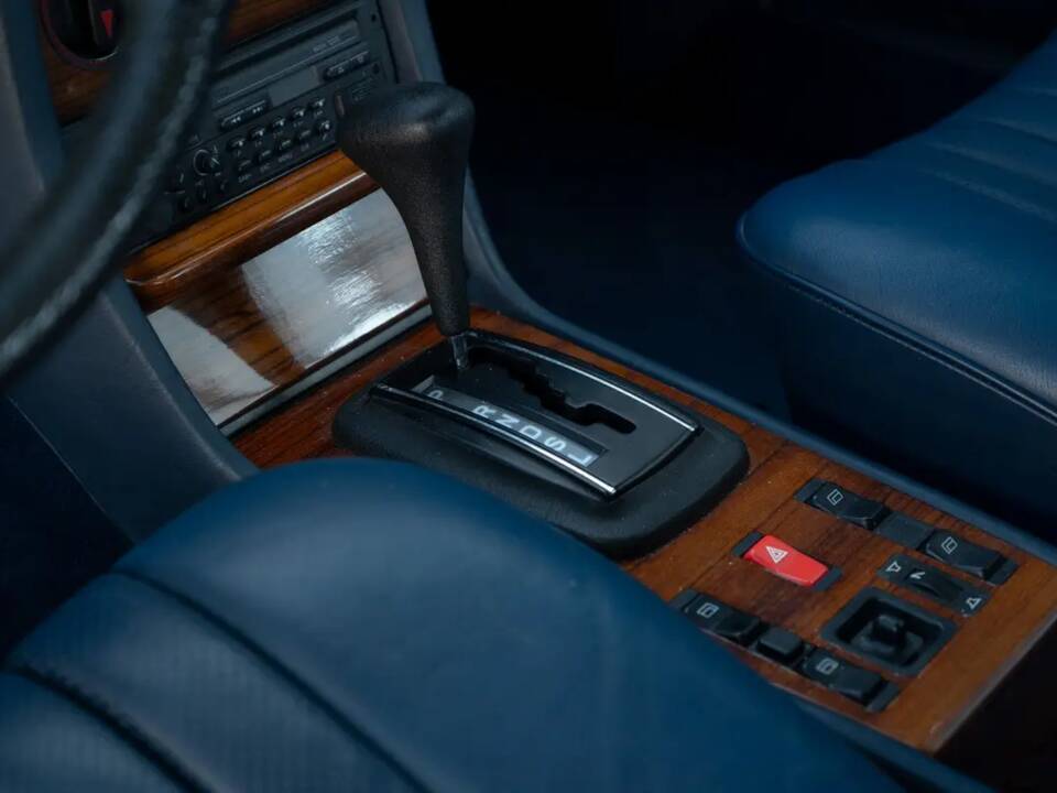 Image 18/62 of Mercedes-Benz 280 CE (1982)