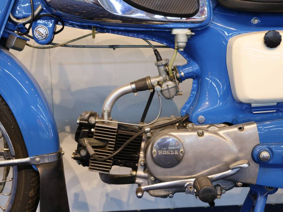 Bild 19/22 von Honda Super Cub C 110 (1900)