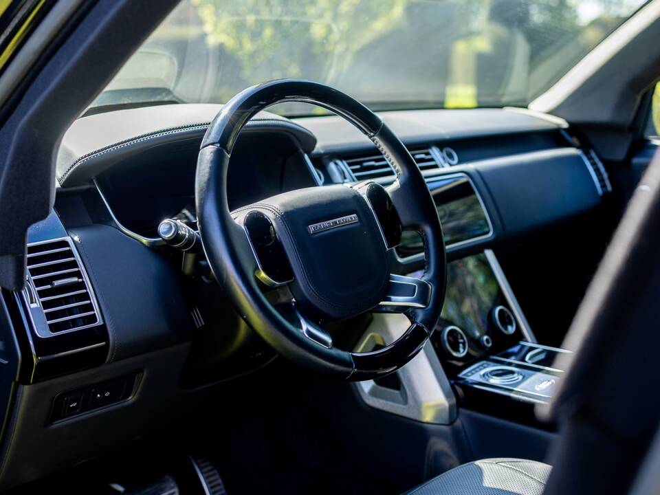 Image 7/49 of Land Rover Range Rover V8 Armoured (2022)