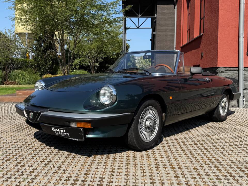 Bild 1/34 von Alfa Romeo 2.0 Spider (1985)