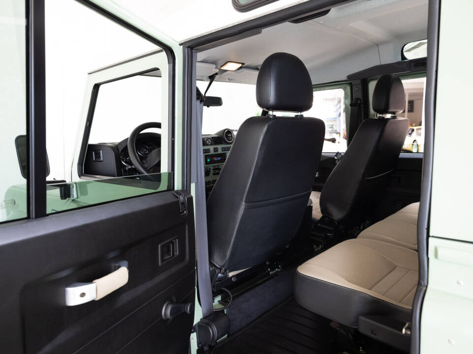 Image 21/36 of Land Rover Defender (2016)