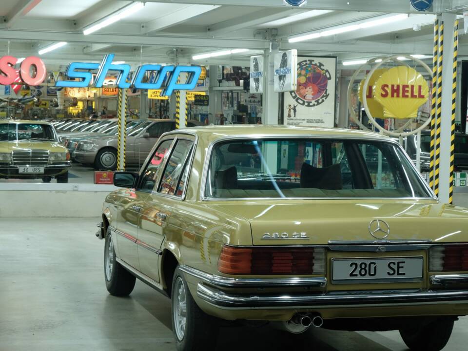 Image 9/50 de Mercedes-Benz 280 SE (1975)