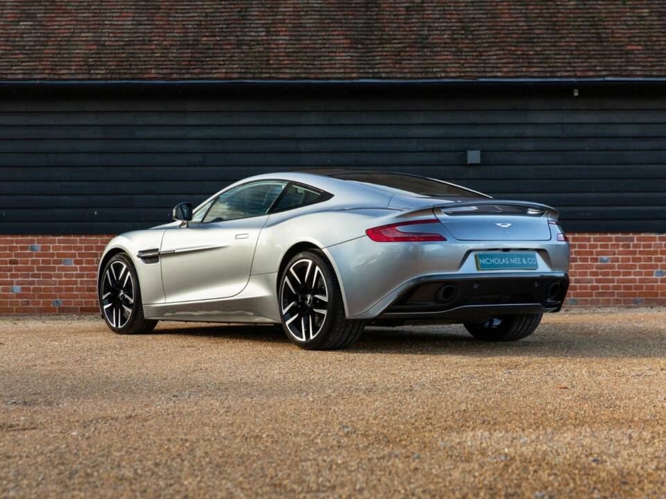 Bild 4/50 von Aston Martin Vanquish (2015)