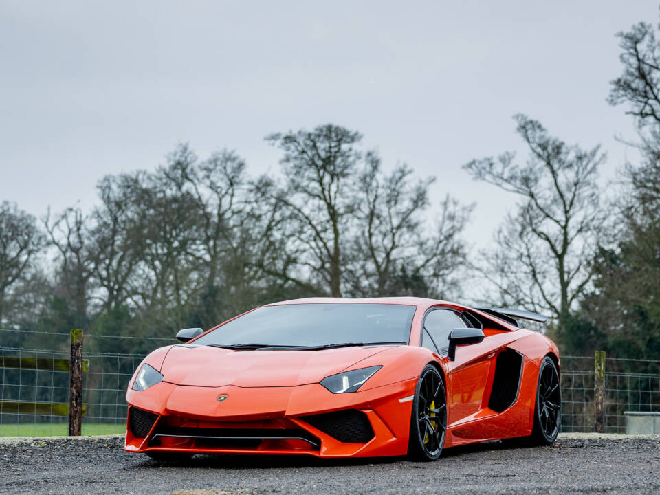 Image 11/47 of Lamborghini Aventador LP 700-4 (2013)