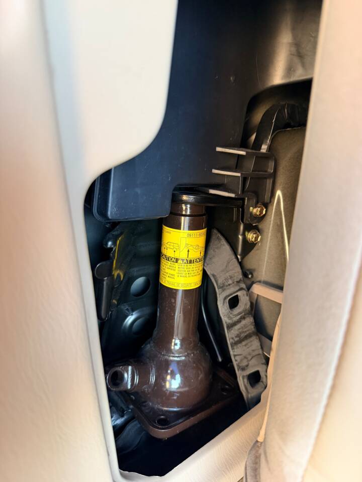 Image 26/32 of Lexus LX 470 (2003)