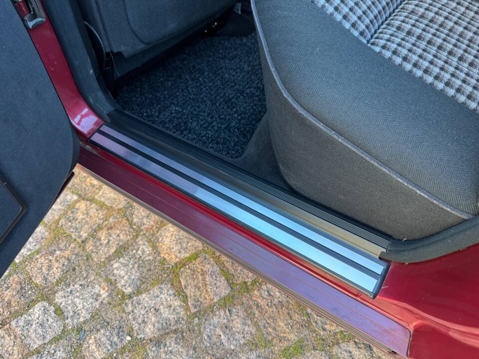 Immagine 29/75 di Mercedes-Benz 230 E (1992)