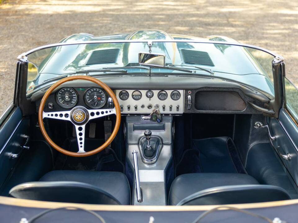 Image 32/50 de Jaguar Type E 3.8 (1964)