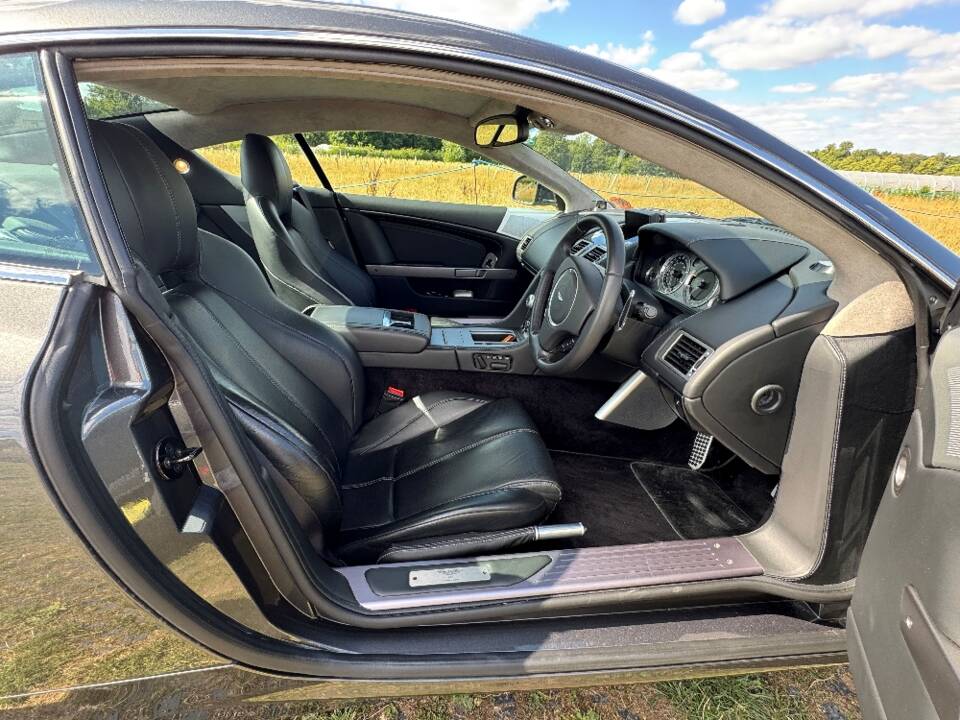 Bild 20/30 von Aston Martin DB 9 (2009)