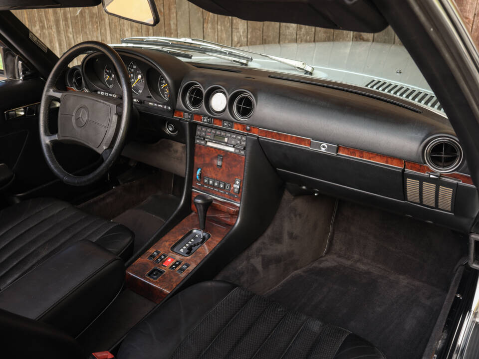 Image 74/85 of Mercedes-Benz 560 SL (1986)
