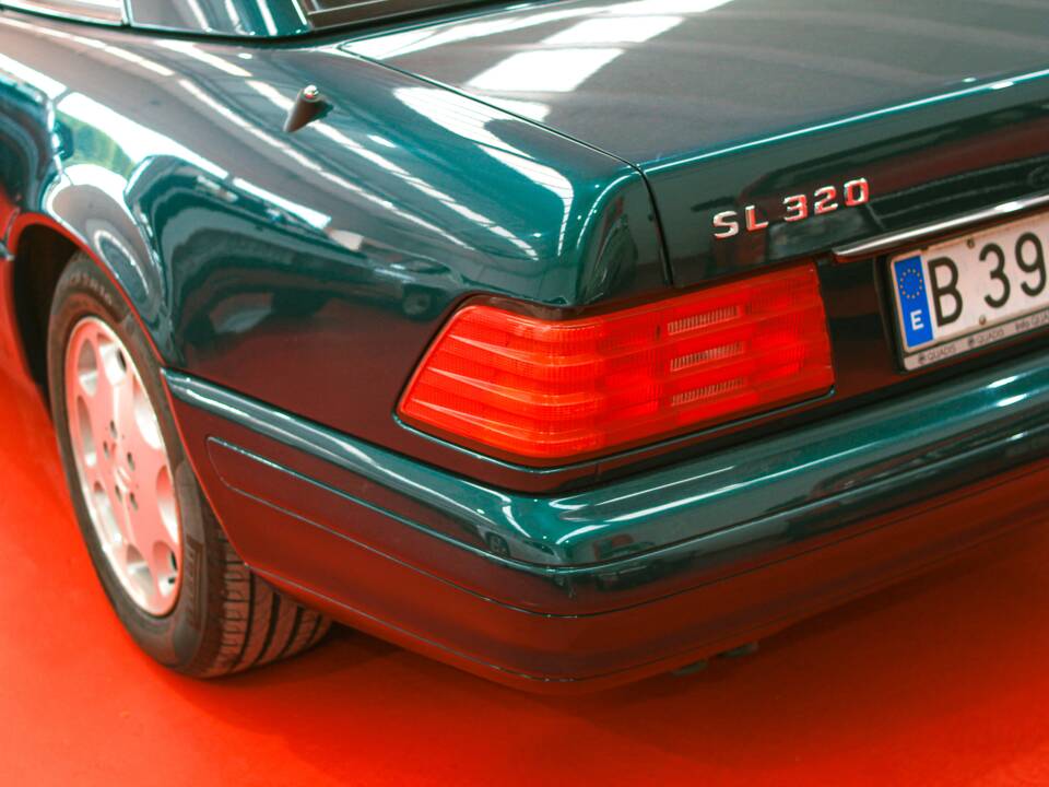 Image 13/50 of Mercedes-Benz SL 320 (1995)