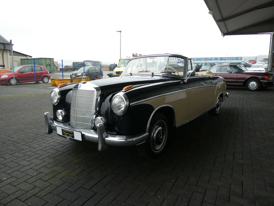 Imagen 3/25 de Mercedes-Benz 220 S Cabriolet (1957)