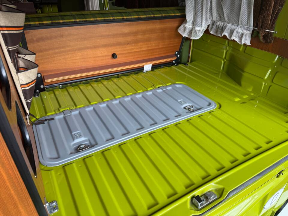 Image 56/100 of Volkswagen T2b Westfalia (1979)