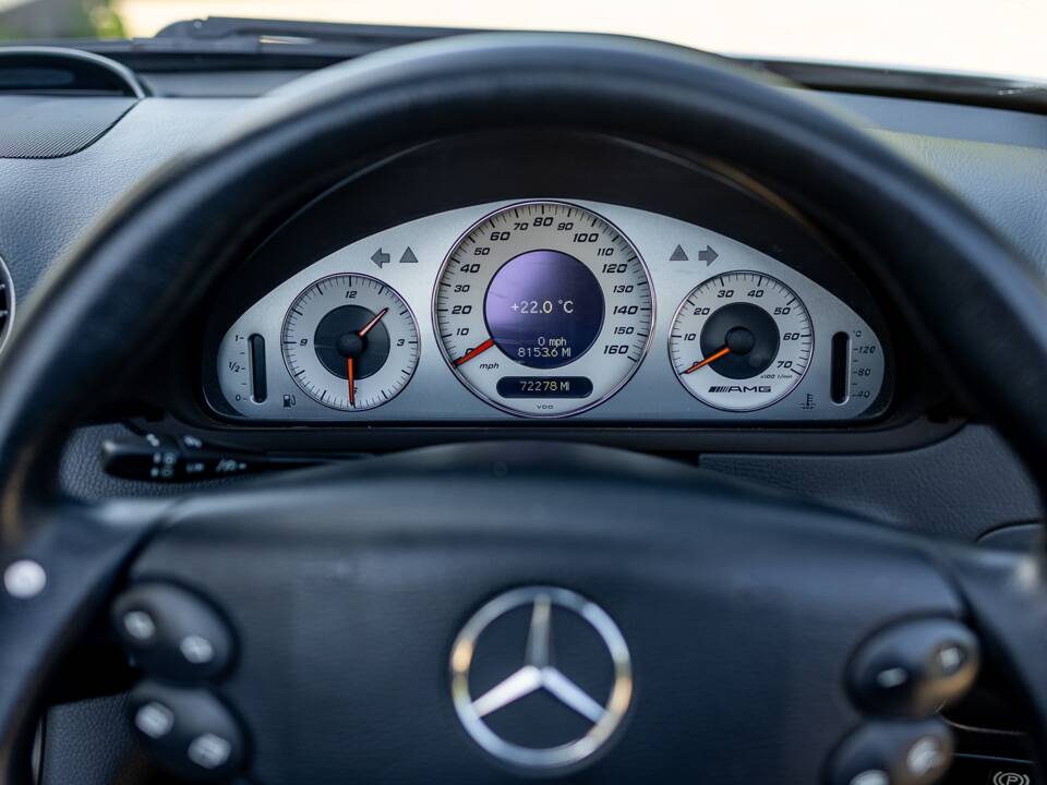 Image 42/50 of Mercedes-Benz CLK 55 AMG (2003)