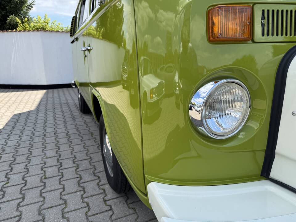 Image 18/100 of Volkswagen T2b Westfalia (1979)