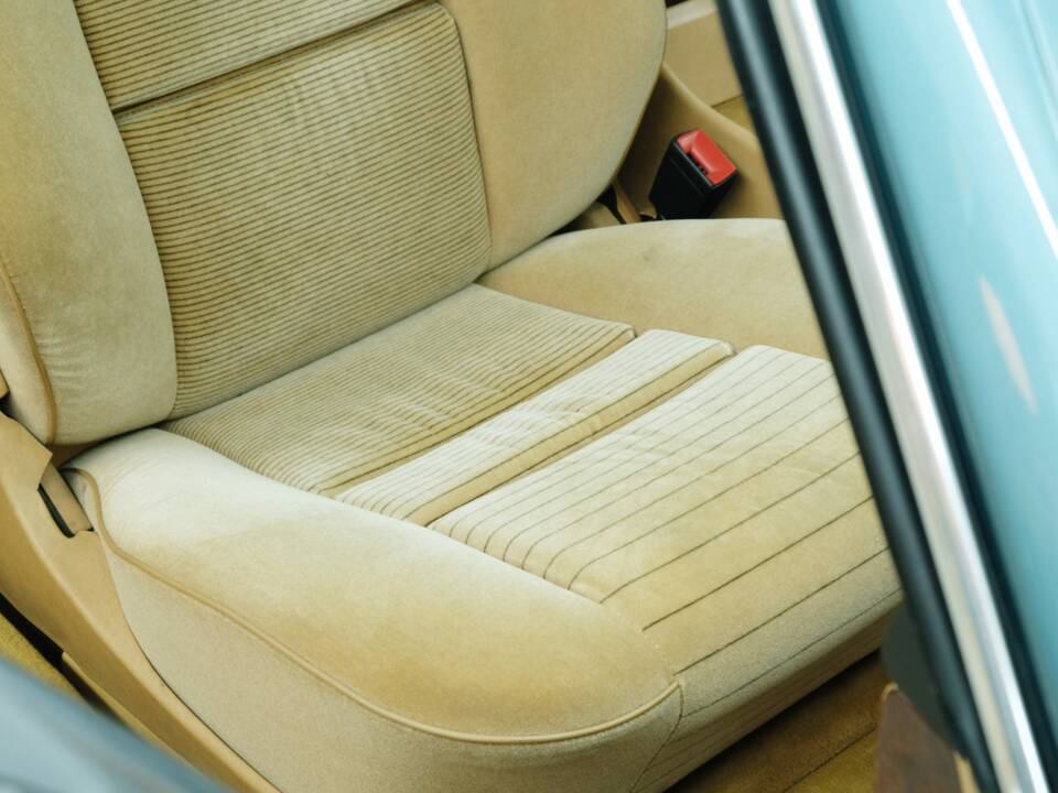 Bild 44/50 von Mercedes-Benz 380 SEC (1983)
