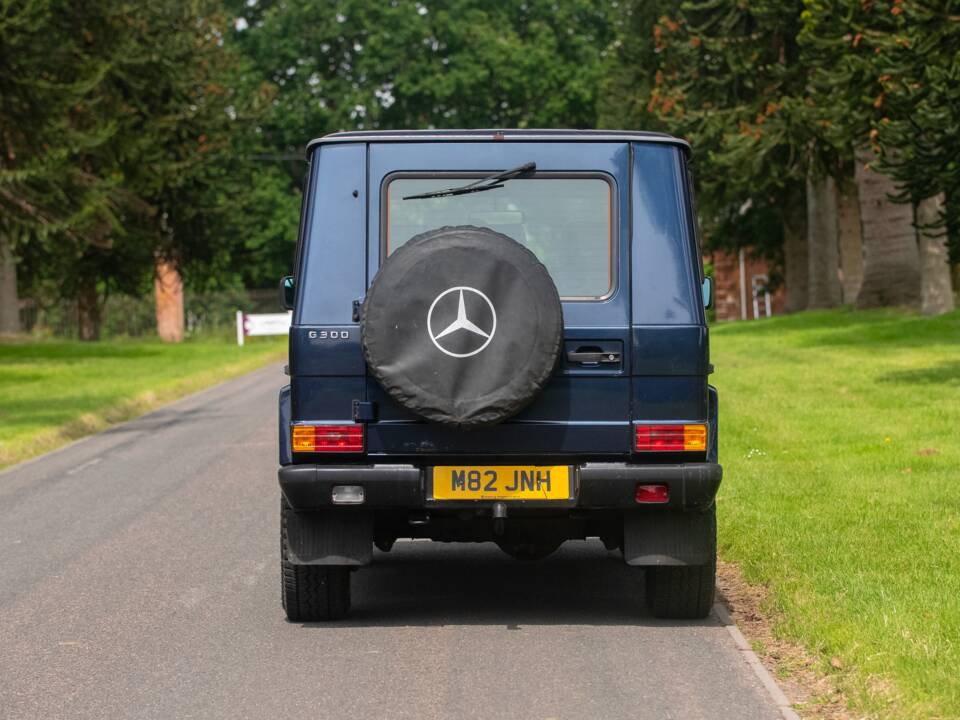 Bild 38/39 von Mercedes-Benz 300 GE (lang) (1995)