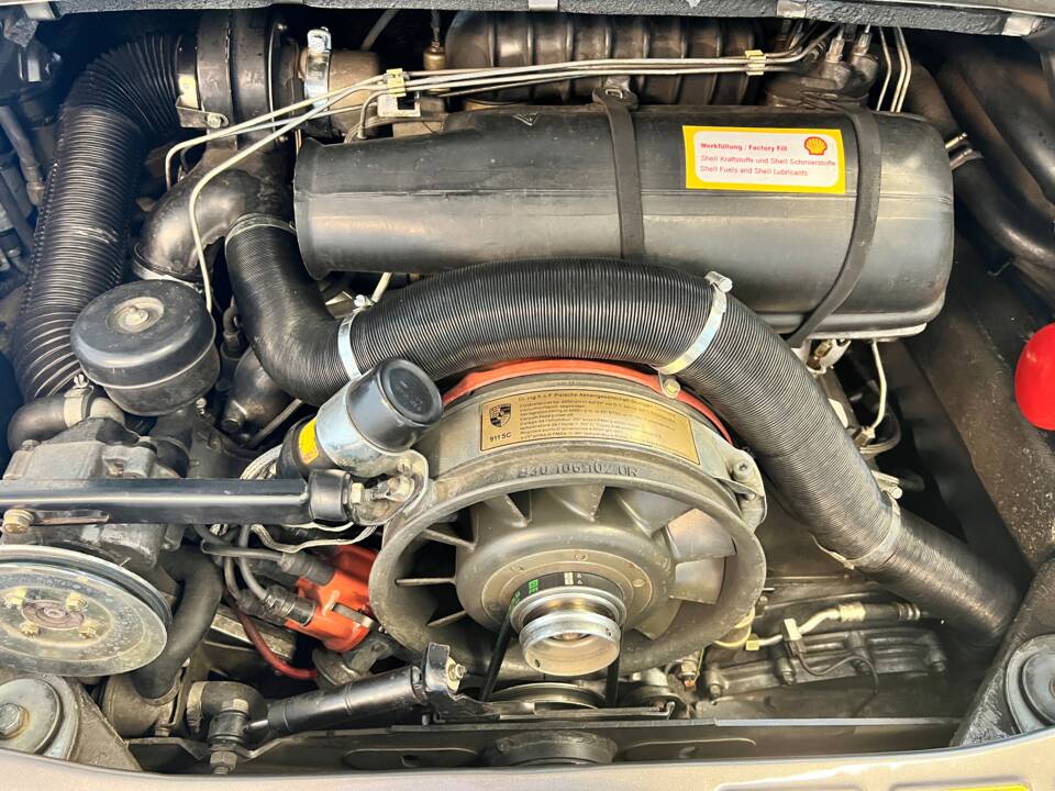 Image 33/71 de Porsche 911 SC 3.0 (1983)