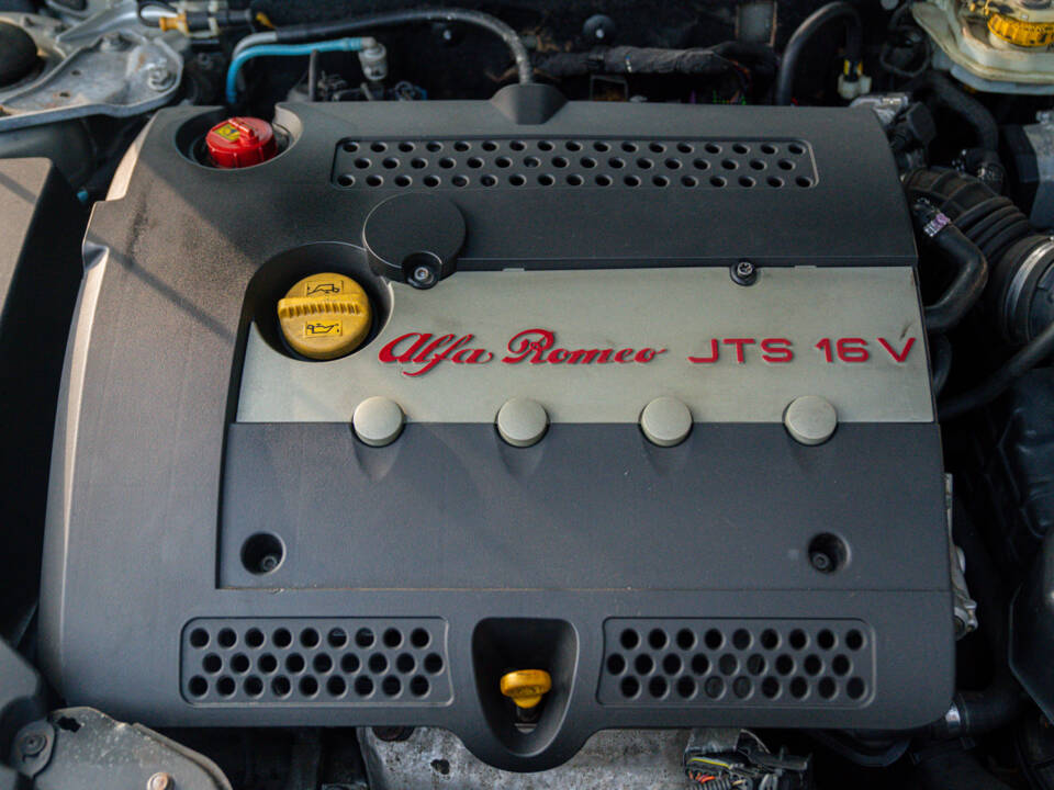 Immagine 45/46 di Alfa Romeo GTV 2.0 JTS (2003)