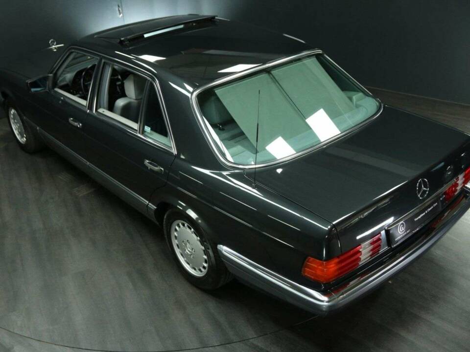 Image 25/30 of Mercedes-Benz 560 SEL (1989)