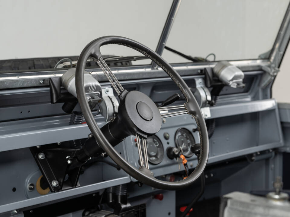 Image 16/25 of Land Rover 88 (1961)