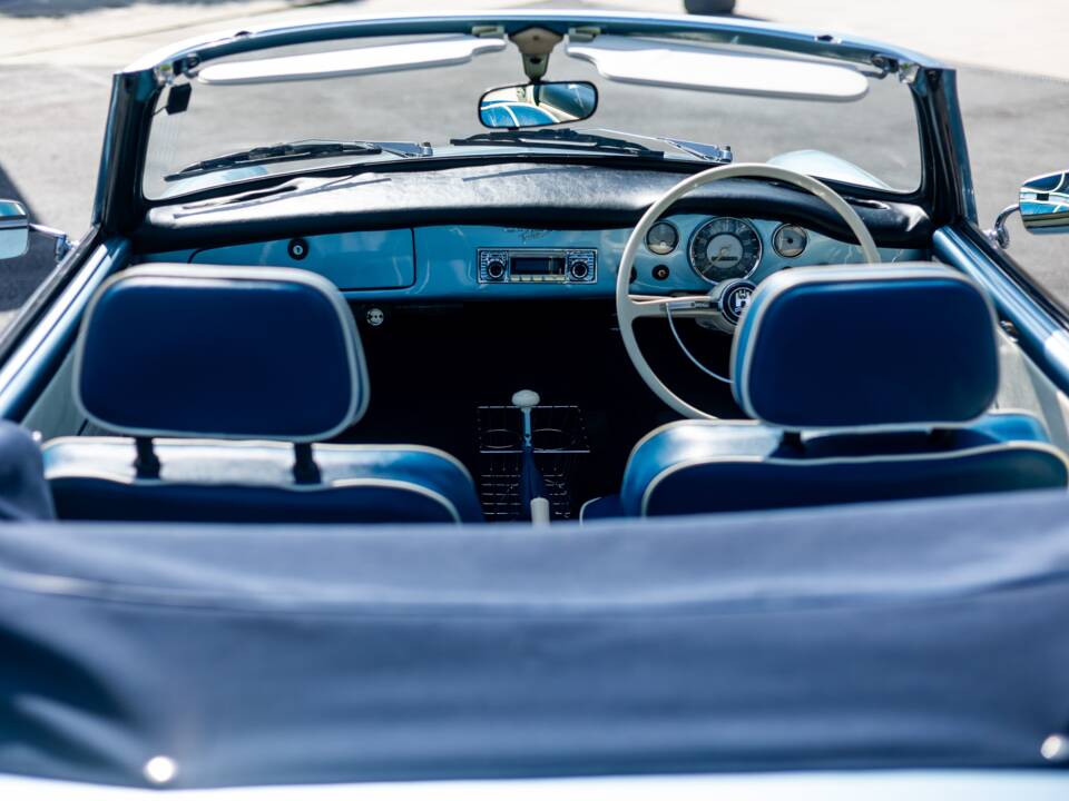 Image 29/50 of Volkswagen Karmann Ghia 1500 (1971)